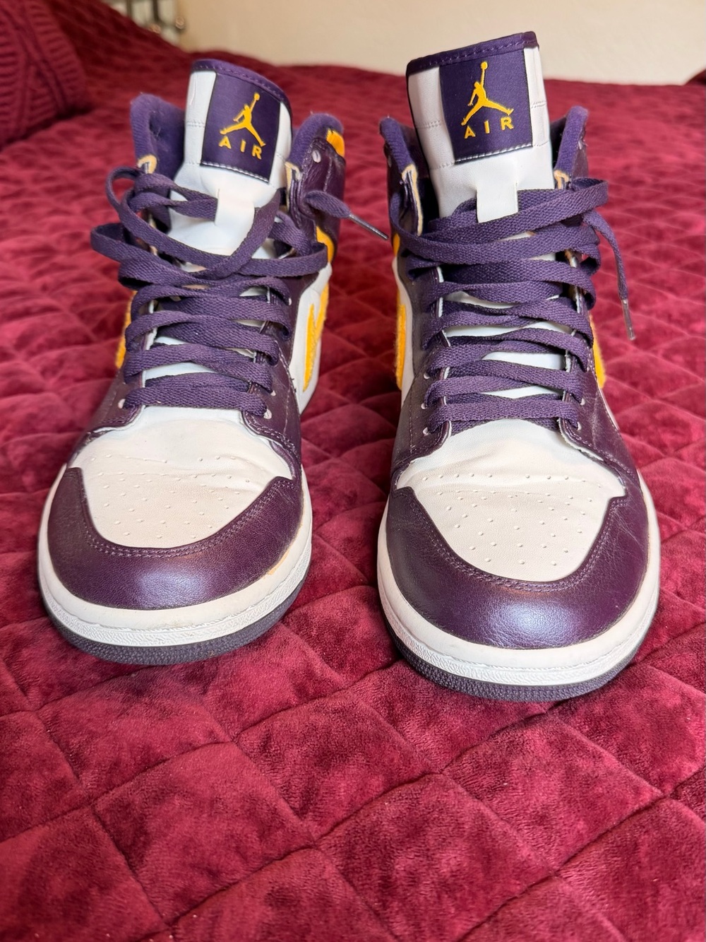 Air Jordan 1 High 2009 Kobe tribute size 11.5  Purple, White & Yellow Accent